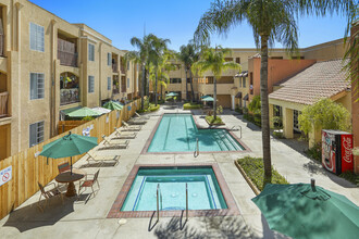 Canyon Club Apartments in Santa Clarita, CA - Building Photo - Building Photo