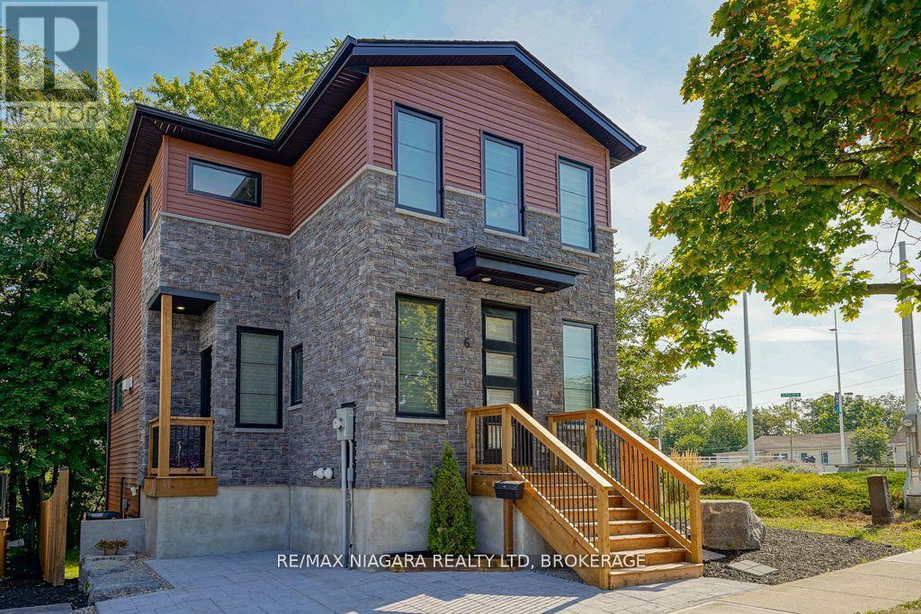 6 Henrietta St in St Catharines, ON - Building Photo