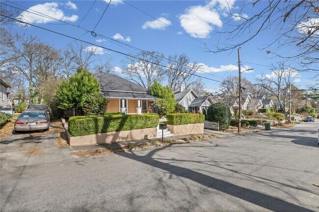 805 Antone St NW in Atlanta, GA - Foto de edificio - Building Photo