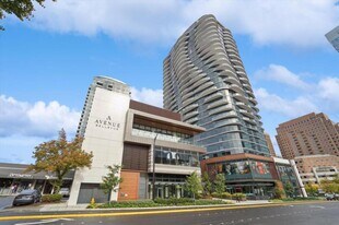 838 Ave Sq NE in Bellevue, WA - Building Photo