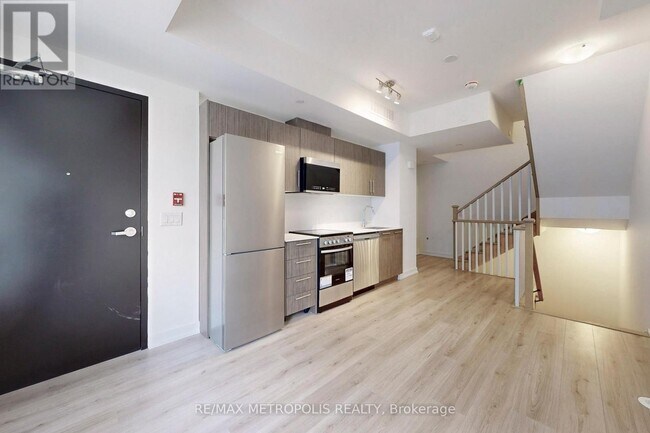 42-871 SHEPPARD Ave in Toronto, ON - Building Photo - Building Photo