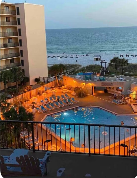 8817 S Thomas Dr in Panama City Beach, FL - Building Photo