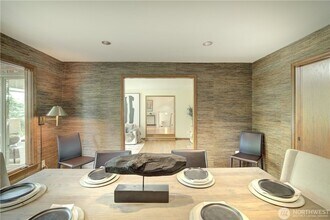 9020 NE 34th St in Yarrow Point, WA - Building Photo - Building Photo