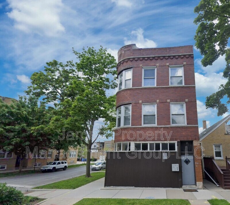 3900 N Christiana Ave in Chicago, IL - Building Photo