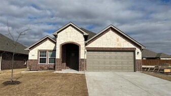 902 Tippit Ln, Unit 23 in Greenville, TX - Building Photo
