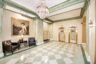 1028 E Juneau Ave in Milwaukee, WI - Building Photo - Building Photo