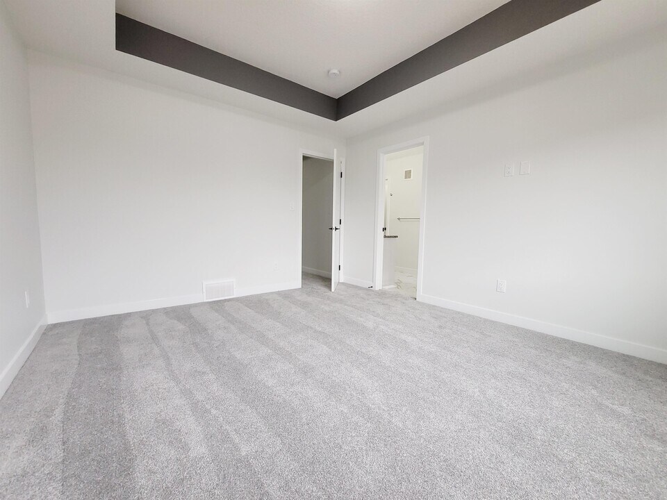 911-174 174 St SW in Edmonton, AB - Building Photo