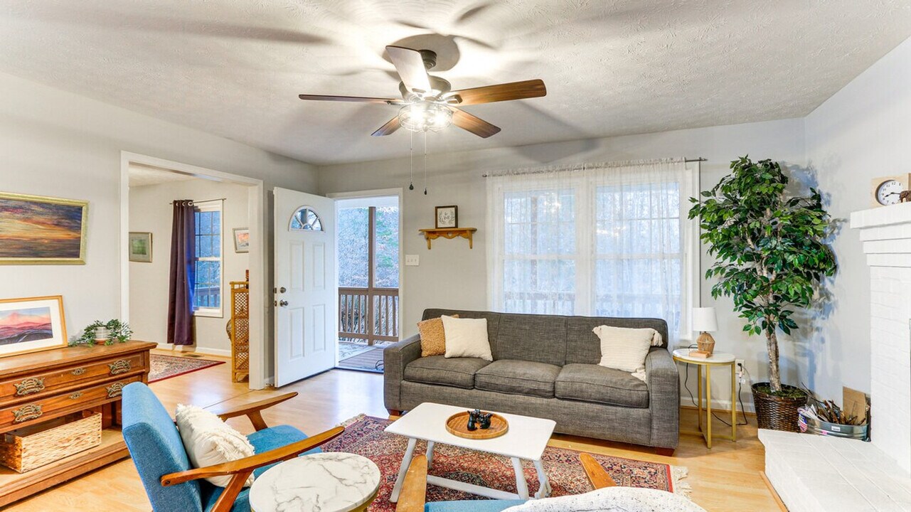 443 Arrowhead Rd, Unit SI ID1385599P in Front Royal, VA - Building Photo