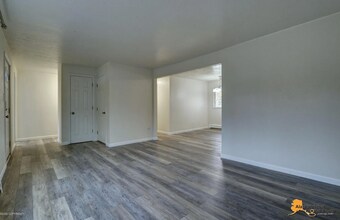 2230 Candy Pl-Unit -B in Anchorage, AK - Foto de edificio - Building Photo