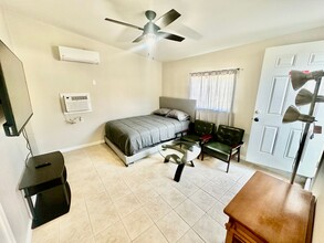 1355 N Roosevelt Ave in Fresno, CA - Building Photo - Building Photo