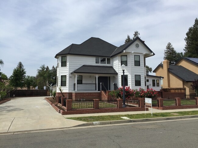 8347 N 4th St in Fresno, CA - Building Photo - Building Photo