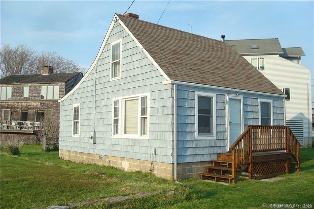 9 Skipper St in Stonington, CT - Building Photo