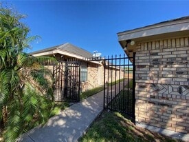 4119 W La Guardia Ln, Unit 2 in Edinburg, TX - Building Photo