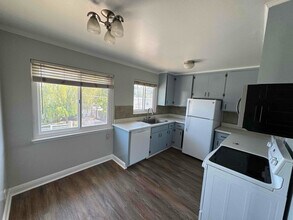 922 Academy Ave in Belmont, CA - Building Photo - Building Photo