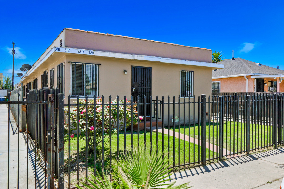 4 UNITS IN AVALON GARDENS in Los Angeles, CA - Building Photo