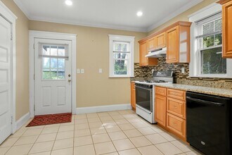 32 Walnut St in Arlington, MA - Building Photo - Building Photo