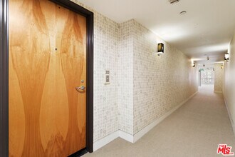 325 Arnaz Dr-Unit -203 in Los Angeles, CA - Building Photo - Building Photo