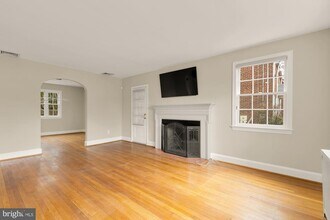 4809 Wellington Dr in Chevy Chase, MD - Building Photo - Building Photo