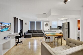 3215 NE 7th St, Unit SI FL2-ID1504119P in Pompano Beach, FL - Foto de edificio - Building Photo