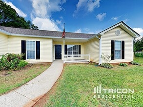 623 Bowling Ln in Winder, GA - Foto de edificio - Building Photo