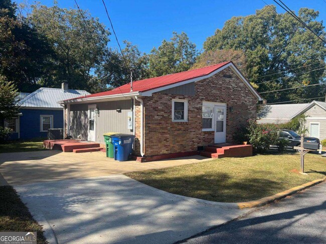 285 Savannah Ave in Athens, GA - Foto de edificio - Building Photo