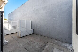 2430 E 7th St in Long Beach, CA - Foto de edificio - Building Photo