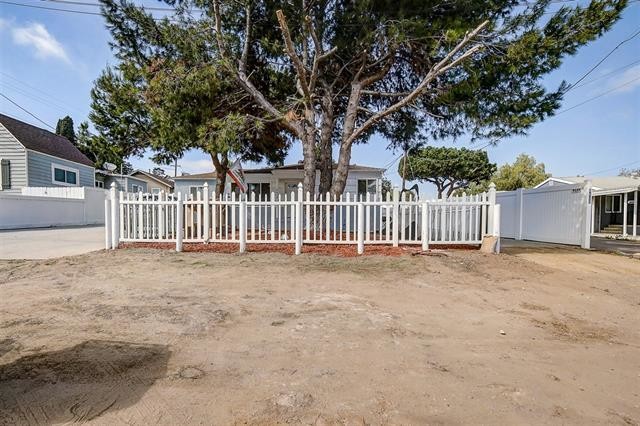 8618 / 8620 Valencia Street in Spring Valley, CA - Building Photo - Other