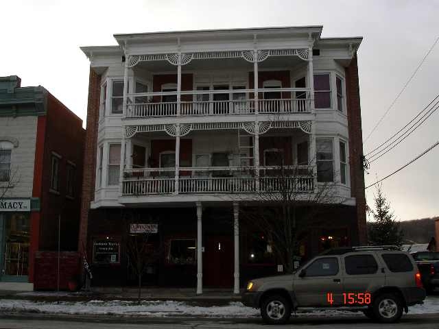 211 Main St in Salem, NY - Foto de edificio