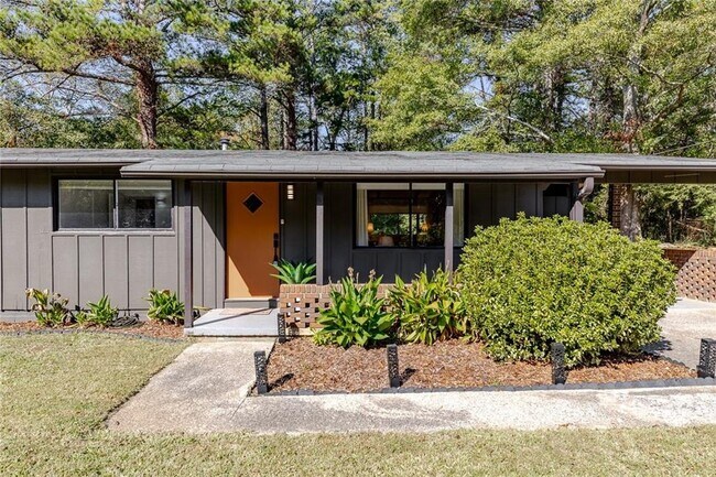 111 Robinhood Dr in Woodstock, GA - Building Photo - Building Photo