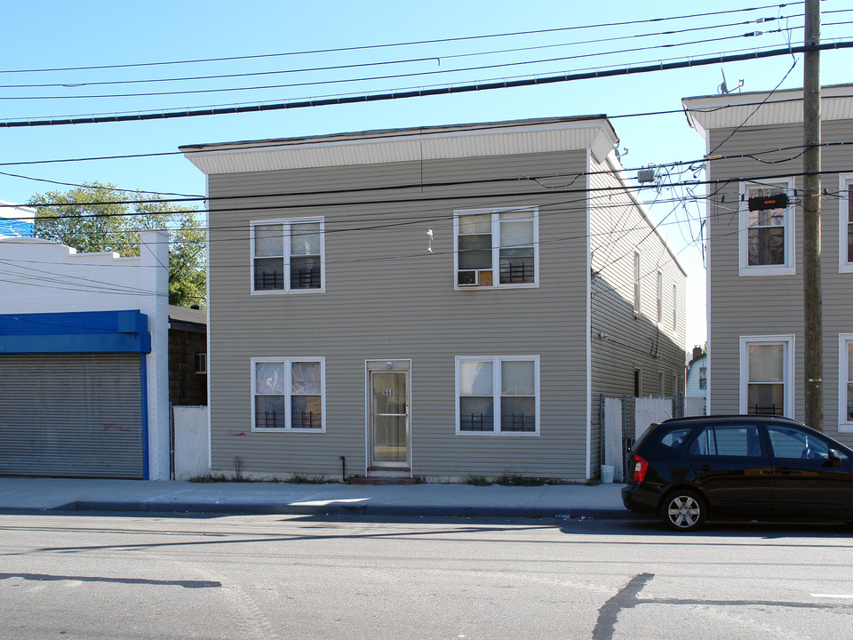 660 Richmond Rd in Staten Island, NY - Building Photo