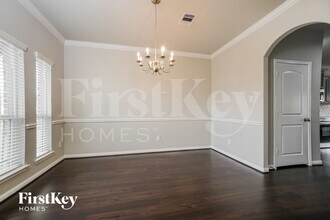 12453 Hackberry Dr in Willis, TX - Foto de edificio - Building Photo