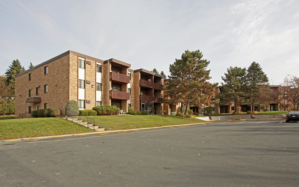 Parkview Terrace in Roseville, MN - Building Photo