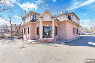 146 Main St, Unit 3 in Bloomingdale, NJ - Building Photo