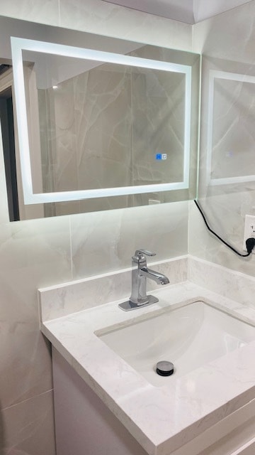 10025 Walnut Ave in South Gate, CA - Foto de edificio - Building Photo