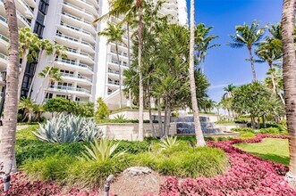 21050 NE 38th Ave in Aventura, FL - Building Photo - Building Photo
