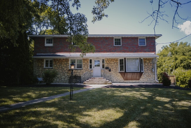 223 Merrill St, Unit 3 in Syracuse, NY - Foto de edificio - Building Photo