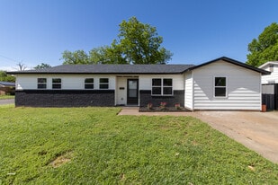 1310 Eleanor St in Burkburnett, TX - Building Photo