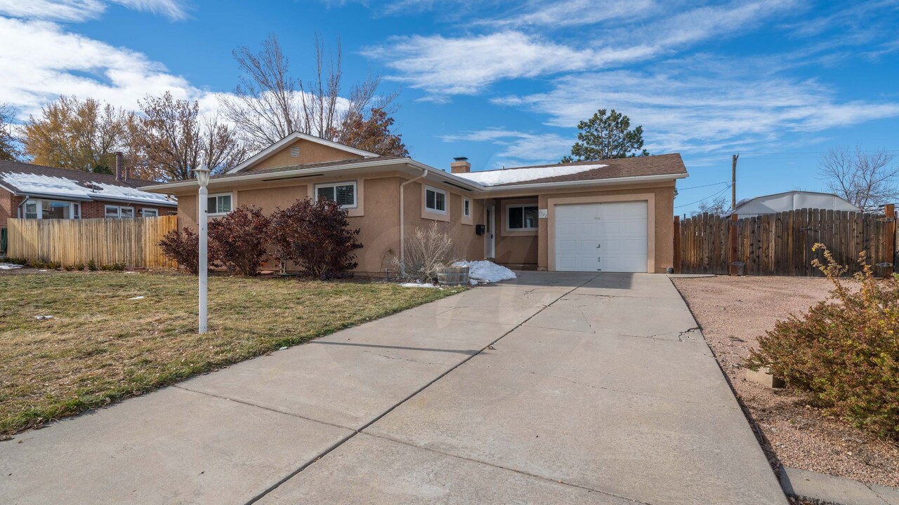 2322 Patrician Way in Colorado Springs, CO - Building Photo