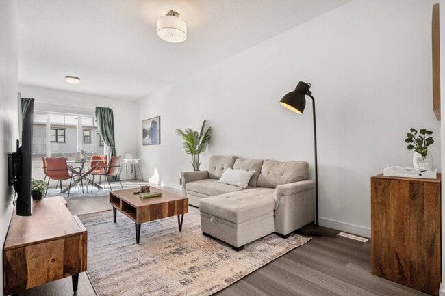 2231-2281 81 St S W, Unit SI ID1511975P in Calgary, AB - Building Photo - Building Photo