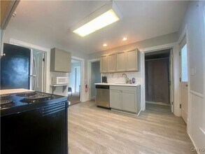 10 Maple Ave in Cortland, NY - Building Photo - Building Photo
