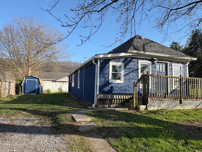 property at 904 E Myrtle Ave