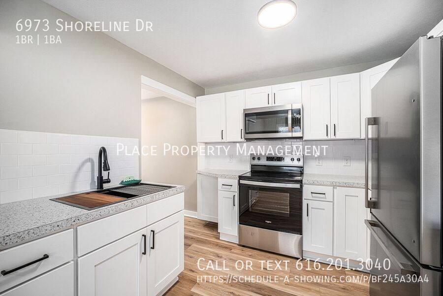 6973 Shoreline Dr in Delton, MI - Building Photo