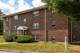 Heritage Gardens in Leominster, MA - Foto de edificio - Building Photo