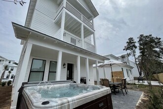 56 Bella Vista Ct in Miramar Beach, FL - Building Photo - Building Photo
