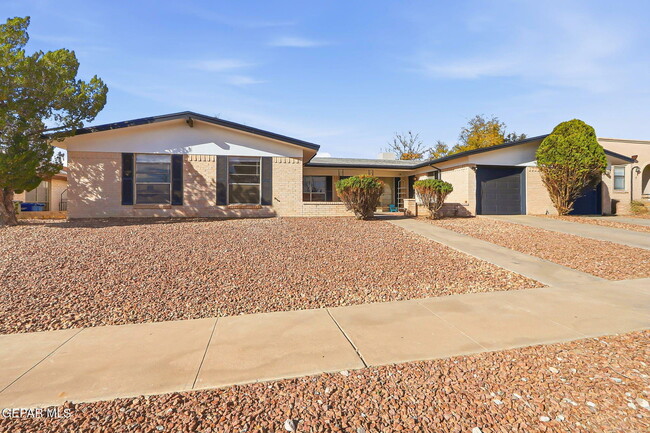 property at 7129 Orizaba Ave