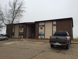 511 Church St in Marshfield, MO - Building Photo