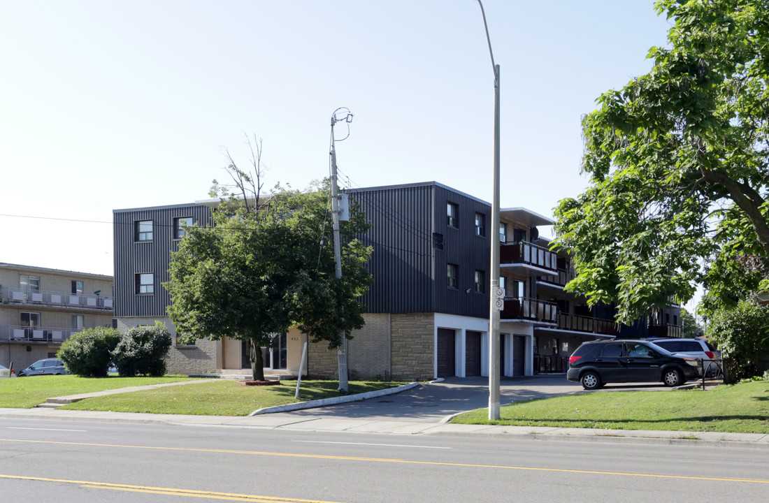 482 Mohawk Rd E in Hamilton, ON - Building Photo