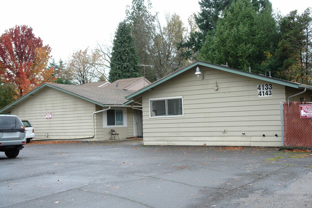 River Road Apartments in Salem, OR - Building Photo