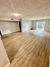 1740 NW 60th Ave in Sunrise, FL - Foto de edificio - Building Photo