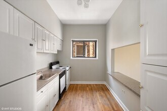 1421 N Dearborn St, Unit 1425-D1 in Chicago, IL - Building Photo - Building Photo